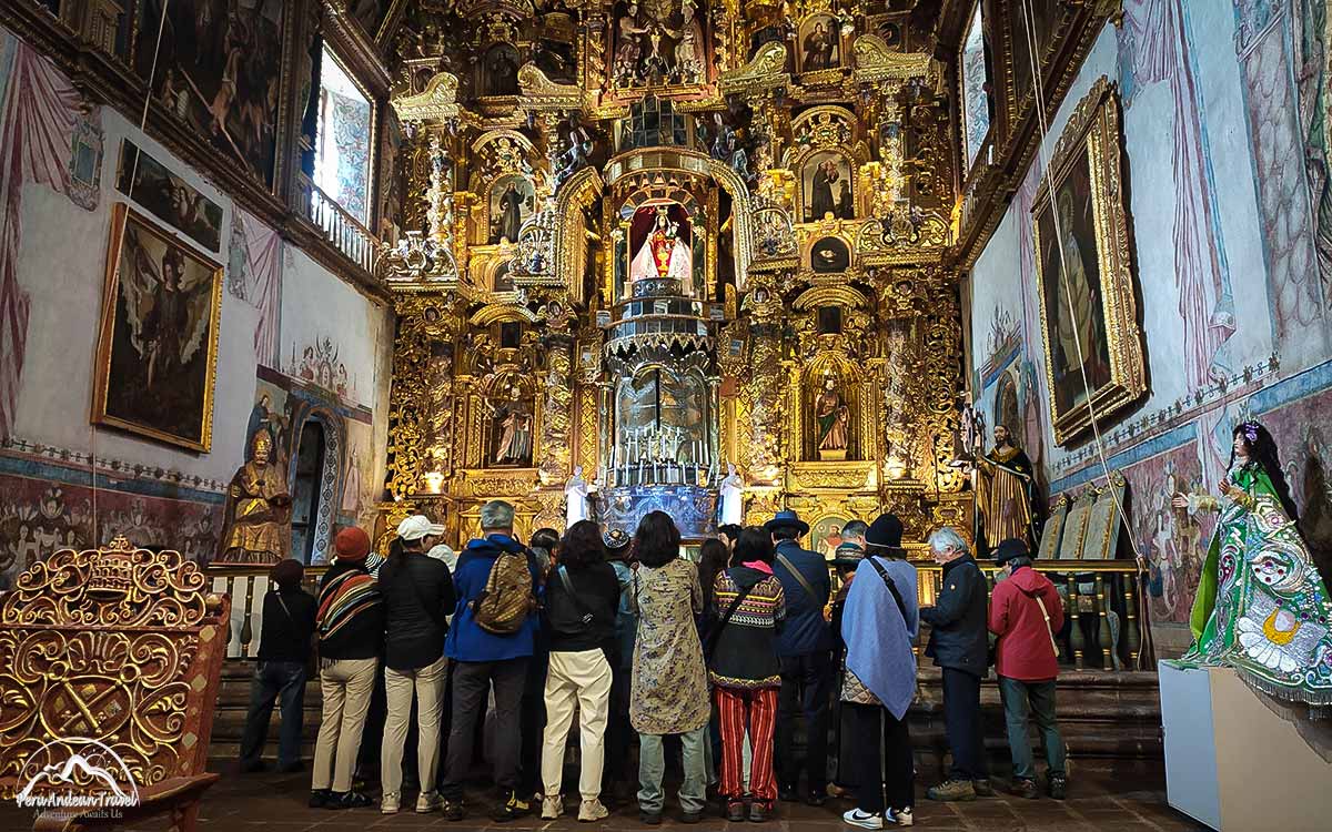 interior del templo de andahuaylillas